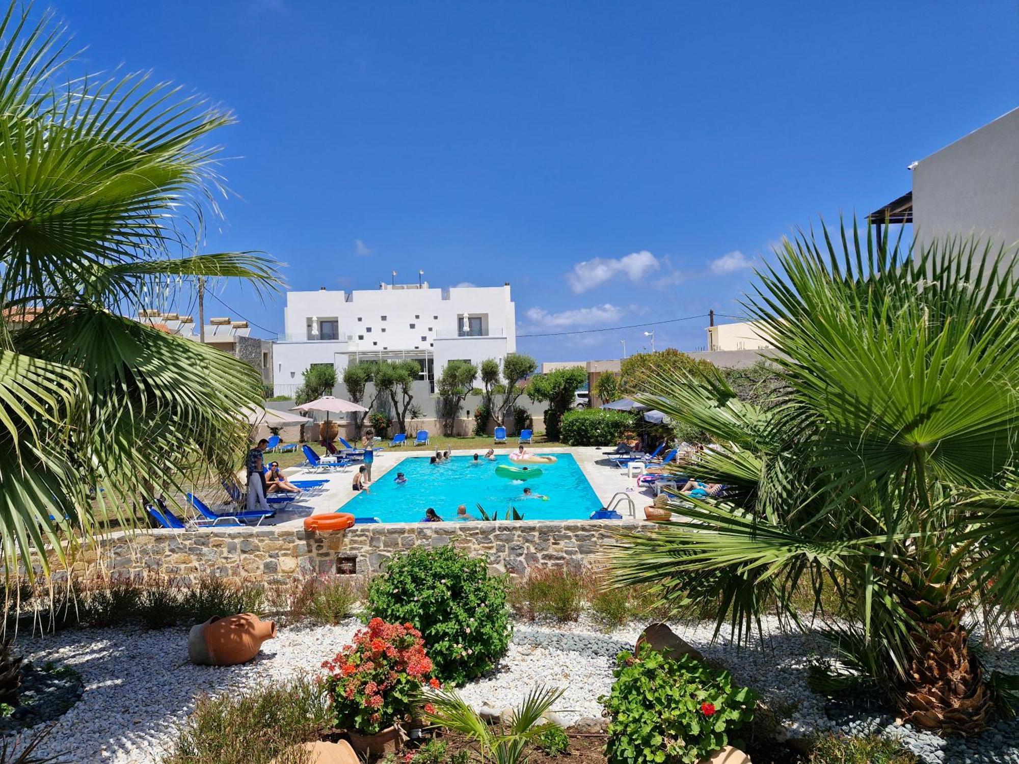 Creteco Hotel & Suites Goúrnes Екстериор снимка