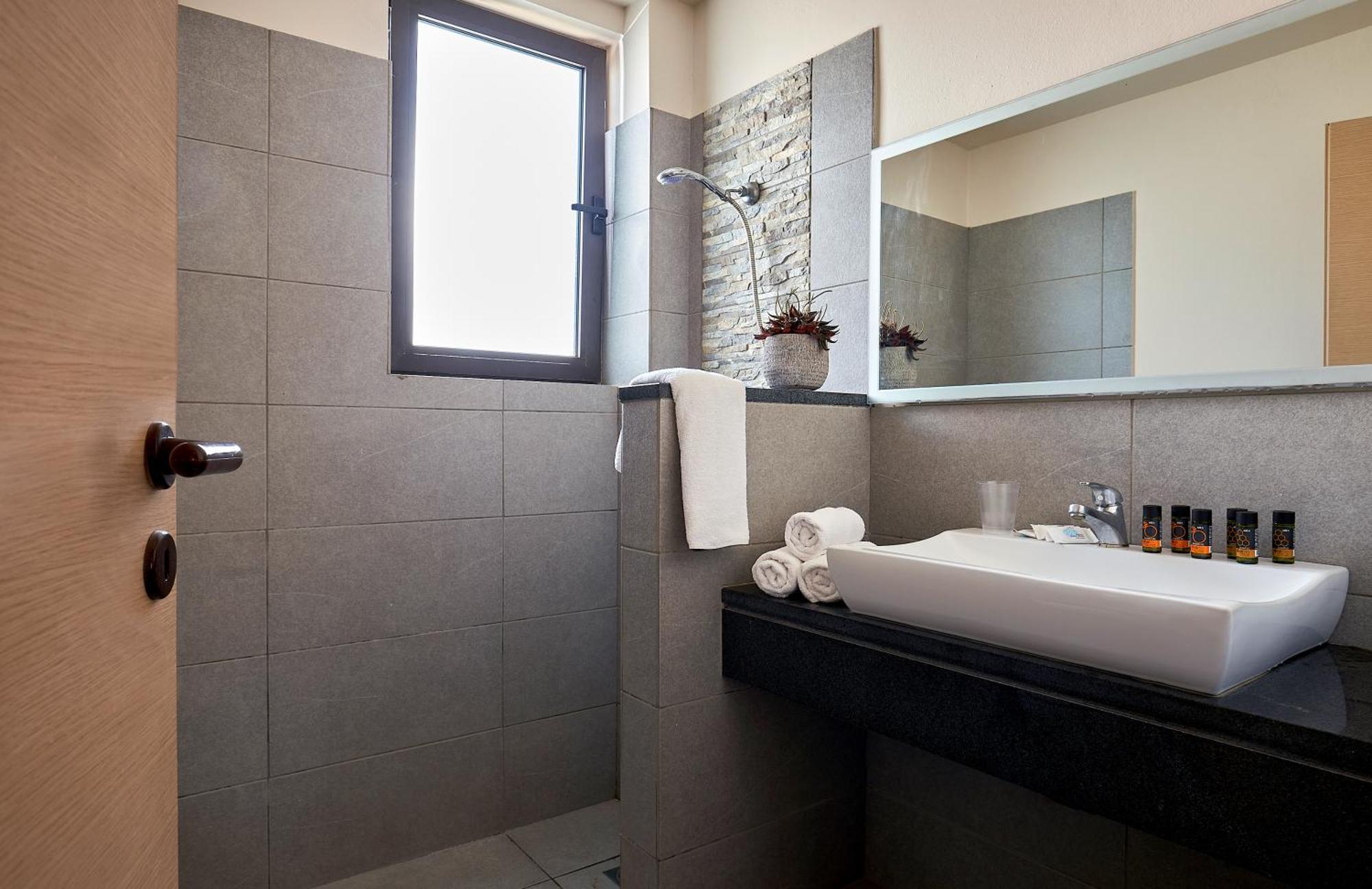 Creteco Hotel & Suites Goúrnes Екстериор снимка