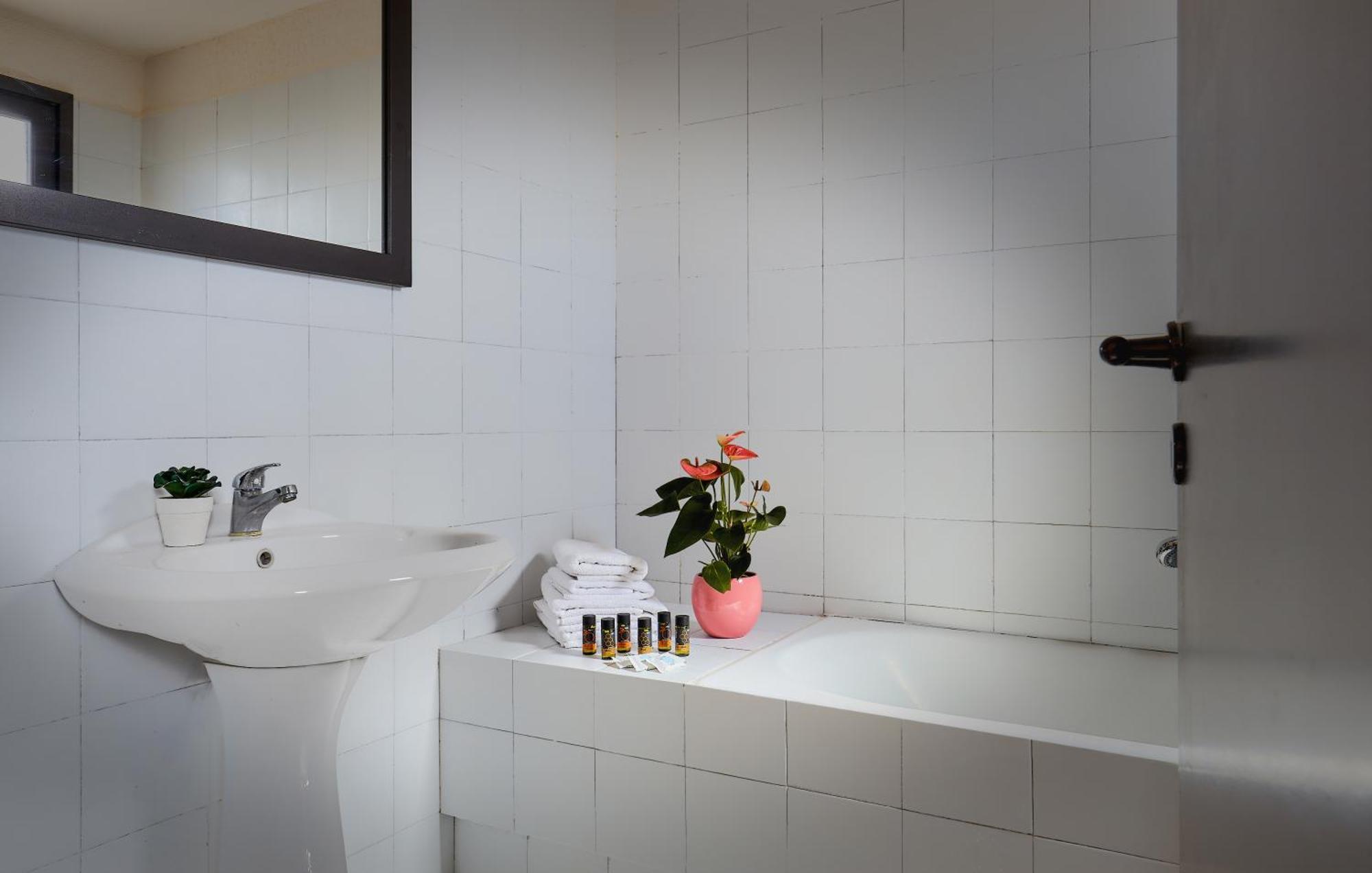 Creteco Hotel & Suites Goúrnes Екстериор снимка