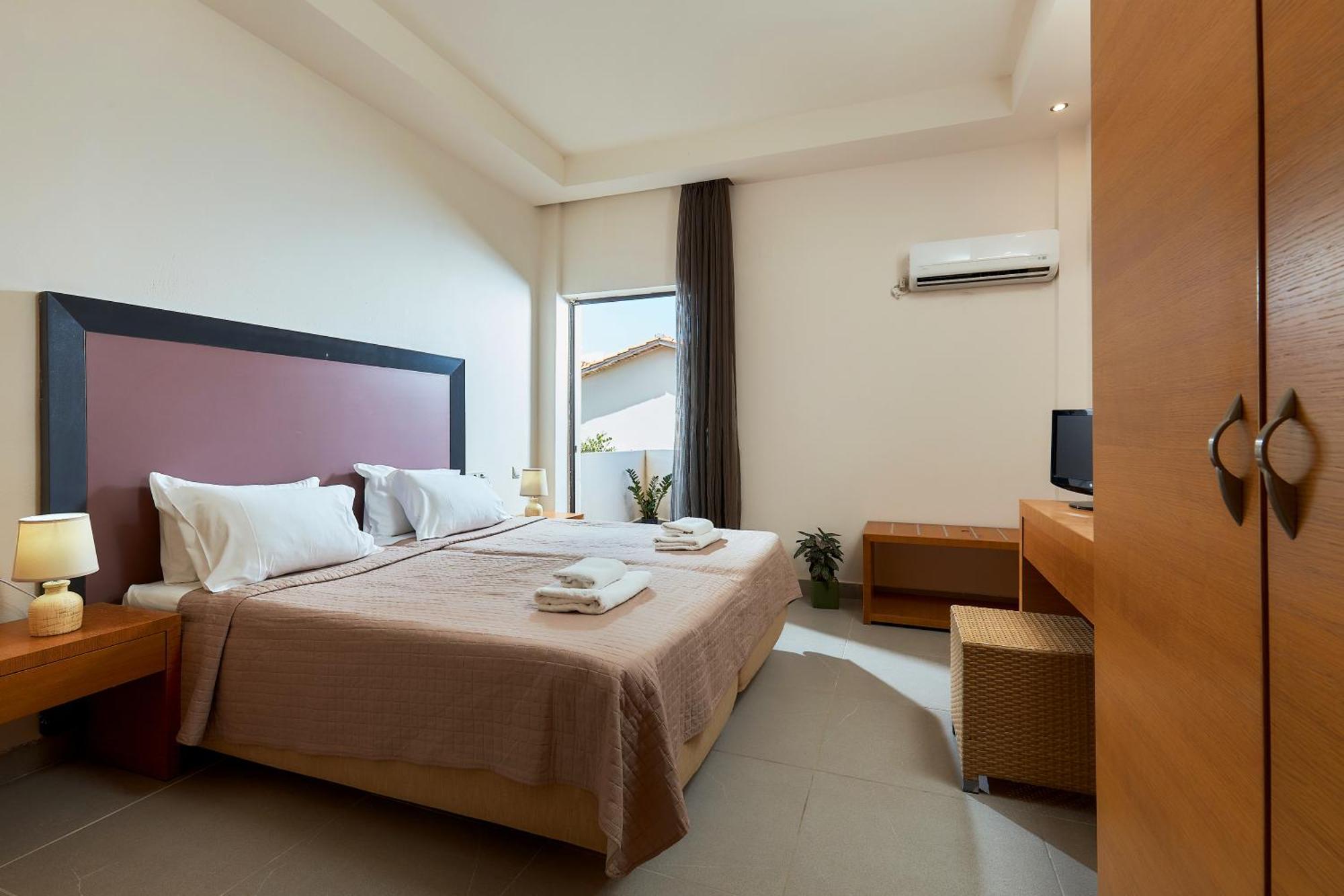 Creteco Hotel & Suites Goúrnes Екстериор снимка