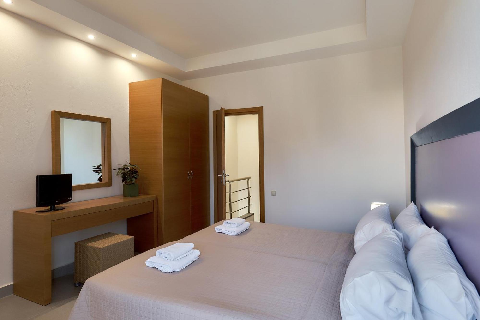 Creteco Hotel & Suites Goúrnes Екстериор снимка