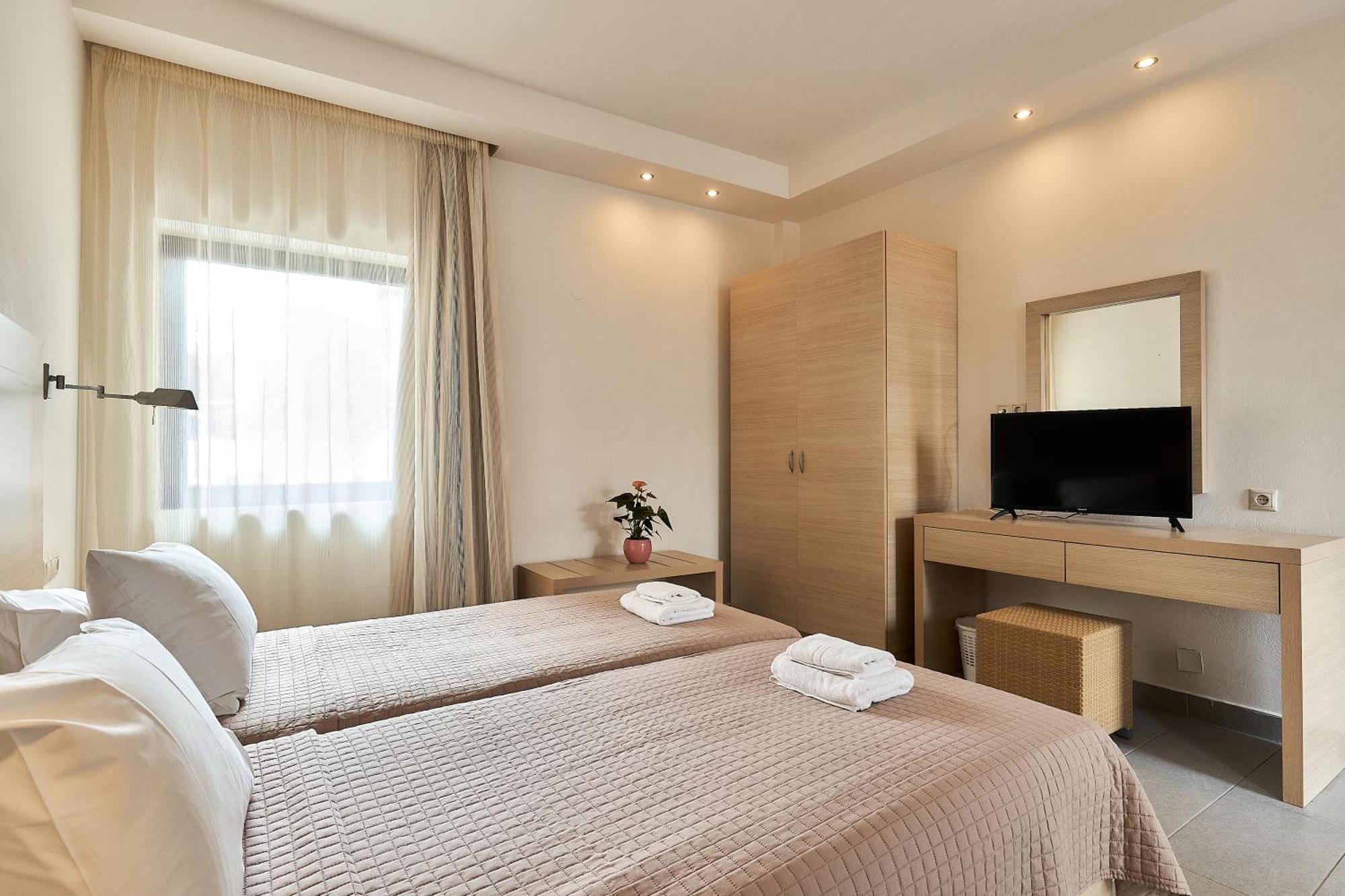 Creteco Hotel & Suites Goúrnes Екстериор снимка
