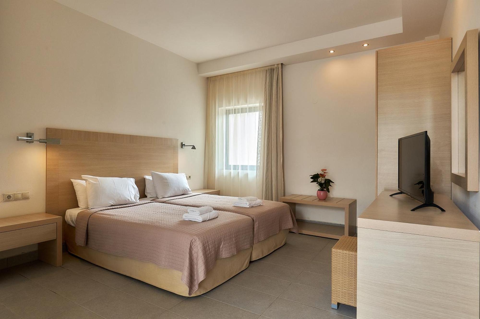 Creteco Hotel & Suites Goúrnes Екстериор снимка